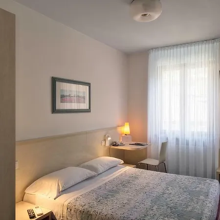 Erika Отель Мальчезине